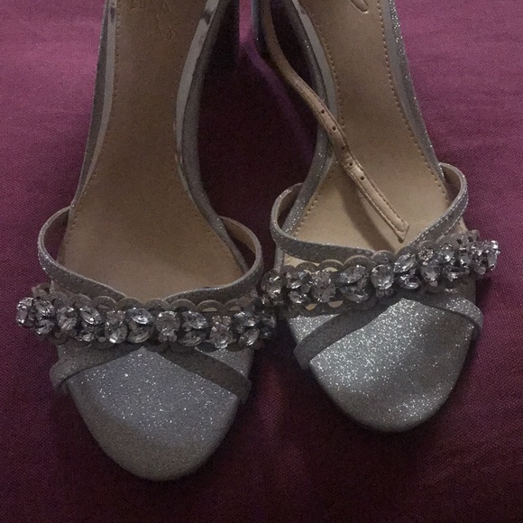 New Jewel by Badgley Mischka Giona Block Heels - Picture 16 of 16